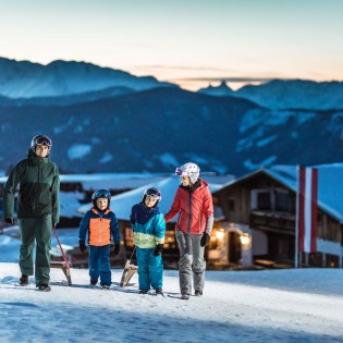 Nachtrodeln auf der beleuchteten Rodelstrecke am Königslehen © TVB Radstadt_Markus Rohrbacher