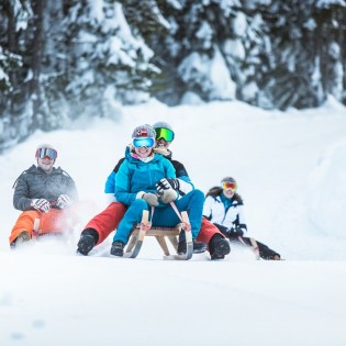 Rodelspaß in Radstadt in Ski amadé Nachtrodeln auf der beleuchteten Rodelstrecke am Königslehen © TVB Radstadt_Markus Rohrbacher