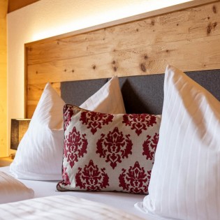 Detailansicht Doppelbett mit Polster