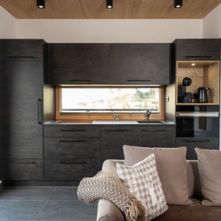 Moderne Küche mit hochwertigen Geräten in der Kombilodge Edelweiß & Enzian