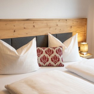 Hochwertiges Doppelbett 