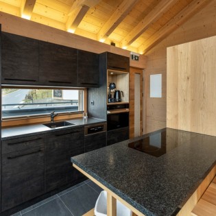 Hochwertige Küche mit Kochinsel